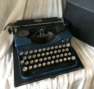 Antique 1929 Royal Portable Model P Blue Typewriter In Case To Restore