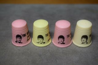The Beatles Set 4 Plastic Thimbles 2 Pink 2 Yellow Exc Complete Set Vintage