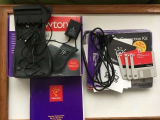 Apple Newton Messagepad “MP130,  Charging Station & Connection Kit For Windows” 2