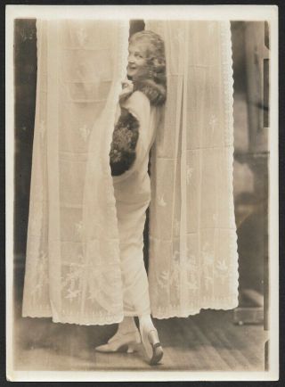 Sexy Coy Peekaboo Legs Vintage 1920s Charles Sheldon Women 