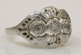 STUNNING ANTIQUE 18K WHITE GOLD RING WITH 0.  10 CTW DIAMONDS 2.  3 GRAMS C68 3