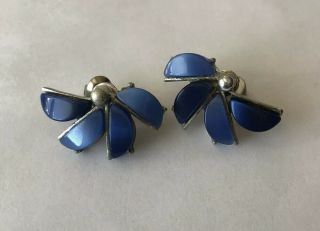Coro Vintage Blue Thermoset Clip - On Earrings Silver Tone And Blue Thermoset