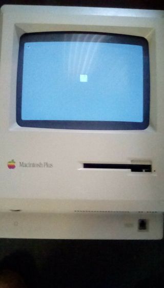 Apple Macintosh Plus Model M0001a