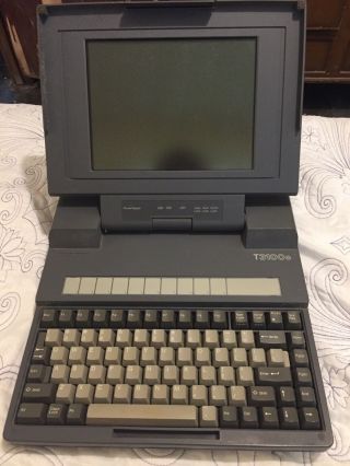 Vintage Laptop - Type Computer Toshiba T3100 286/ 640k/ 20mb Hd