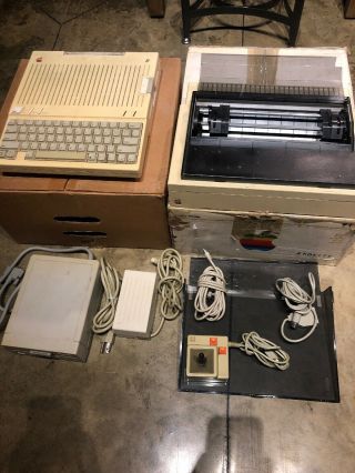 Vintage Apple Iic Computer A2s4000 And Boots Up And Includes Printer