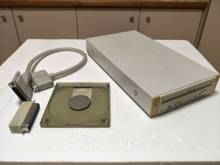 Applecd 300 M3023 External Scsi Cd - Rom Drive - With Caddy,  Cable,  Terminator