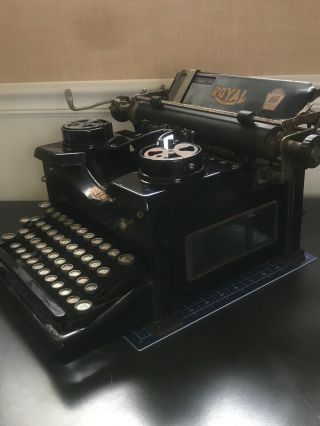 Antique/Vintage Royal Model 10 Typewriter w/Beveled Glass Side 2