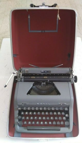 Old Antique Vintage Portable Typewriter Royal Quiet Deluxe Tweed Case Key Grey