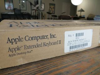 Boxed Apple M0312 Extended Keyboard II for Mac Desktop Bus 2