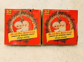 Vintage 32 Light Mr & Mrs Santa Claus Wreath Of Spinning Lights - 2