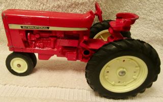Vintage International Tractor With Narrow Front End 1/16 Scale (ertl) Usa