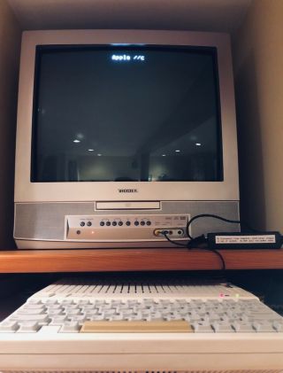 Vintage Apple IIc computer A2S4100 (- - Powers On) w/ Power Adapter 2