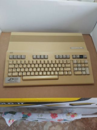 Vintage Commodore 128 Computer