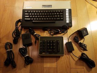 Vintage Atari 800 Xl Home Computer,  Rf Cable & Hook Ups W/ Cx85 Keypad