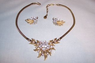 Vintage Trifari Rhinestone Necklace And Coordinating Earrings