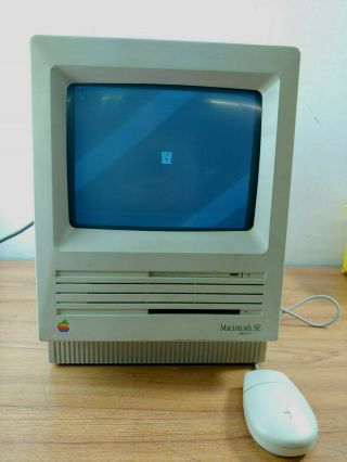 Vintage Apple Macintosh Se Fd/hd Model M5011 And Mouse - Read
