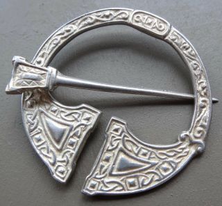 Vintage 925 Sterling Silver Celtic Knot Design Brooch Penannular Pin - N63