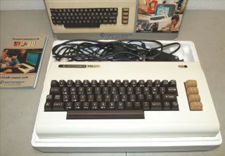 Vtg COMMODORE VIC - 20 Personal HOME COMPUTER with Box 2