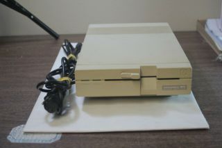 Commodore 1571 5.  25 " Disk Drive