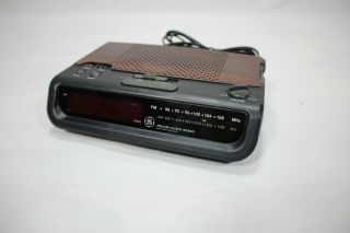 Ge 7 - 4613a Fm/am Alarm Clock Radio Woodgrain