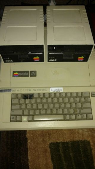 Vintage Apple Iie 2e Computer And Floppy Drives