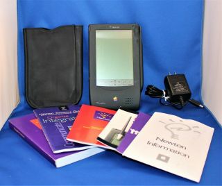 Apple Newton MessagePad 100 Mdl H1000 w/Binder Stylus Charger Manuals - 1993 3