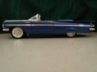 Road Tough 1959 Chevrolet Impala Convertible Die Cast Model Toy Car Vintage 1:18