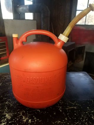 Vintage Eagle 5 Gallon Red Vented Plastic Gas Can Model Pg - 5