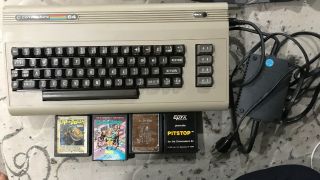 Vintage Commodore 64 Computer Turns On With 4 Games