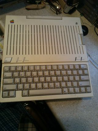 Vintage Apple Computers Iic A2s4000 No Power Chord