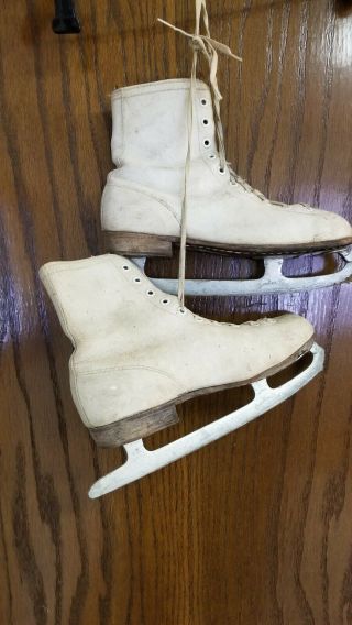 Vintage Ice Skates Sz 8 Holiday Decor Great Vintage Patina Canadian Flyer.