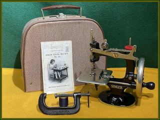 Antique Singer Model 20 Toy Hand Crank Sewing Machine In Case