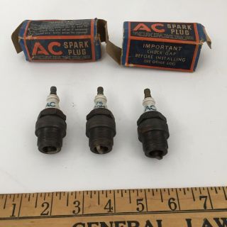 Antique Engine Spark Plugs Ac 76 Com With Two Boxes Made In Flint Michigan Usa