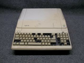 Apple IIe A2S2128 Vintage 1980s Desktop Personal Computer System 2