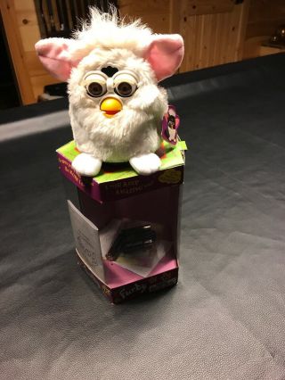 Vintage 1998 Tiger Hasbro Furby Electronic White 70 - 800 1999 Packaging