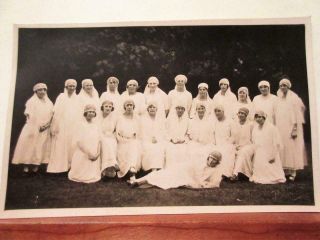 Large Group Of Ladies In Wedding Dresses,  York - Vintage Rp Postcard By Thwaites