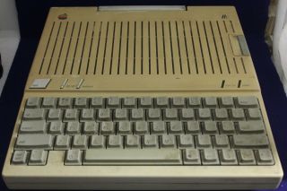 Apple Iic Vintage Computer - A2s4000