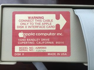 APPLE COMPUTER DISK II 5.  25 FLOPPY DRIVE A2M0003,  & 725764 2