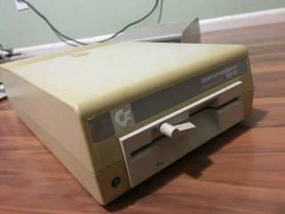 Commodore 1541 (2),  1541 - ii - (set of 3 floppy drives),  read desc 2