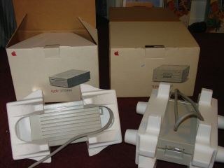 Apple 5.  25 " Floppy Disk Drive A9m0107 & 3.  5 " Drive A9m0106 In The Box