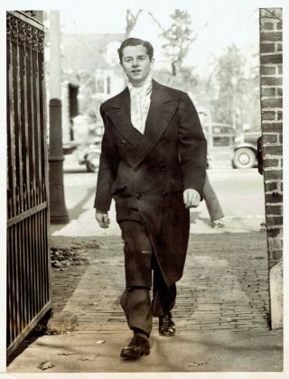 1938 Vintage Photo Actor Freddie Bartholomew Poses At Harvard University Gate