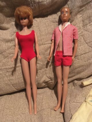 Vintage Barbie & Ken case,  4 dolls,  clothes from 1960 ' s 2