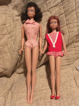 Vintage Barbie & Ken case,  4 dolls,  clothes from 1960 ' s 3