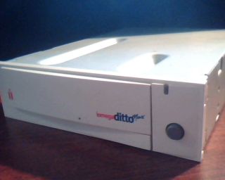Iomega Ditto Max Io1000mi 3/10gb Tape Drive With Floppy Drive Interface