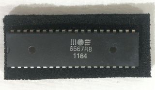 & Mos 6567r8 Vic - Ii C64 Commodore 64 Video Chip Date Code 1184