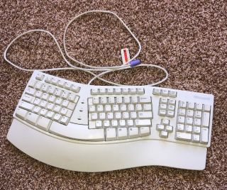 Microsoft X06 - 19331 Wired Keyboard Ps/2 White Keyboard Vintage With Usb Adapter