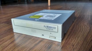Plextor Plexwriter 52/24/52A PX - W5224TA CR - RW drive IDE internal 3