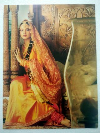 Bollywood Actress - Rekha - Paper Sheet - Page From Book - 26 X 35 Cm