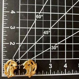Signed CROWN TRIFARI Vintage Gold Tone Textured Leaf Flower Clip Earrings 380 2