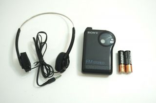 Vintage Sony Walkman Model Srf - 26 Fm Radio Player Headphones & Batteries